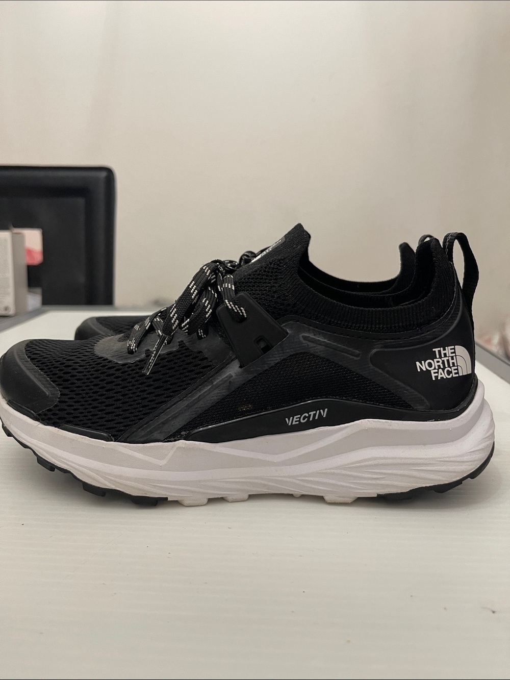 THE NORTH FACE VECTIV RUNNING SNEAKERS WOMENS SIZE 7.5